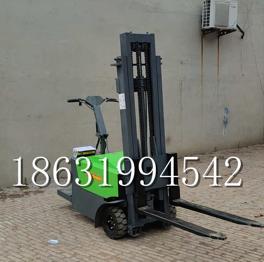 延寿县优程全电动叉车插腿式堆高车液压装卸车1.5吨升高小型站驾式铲车